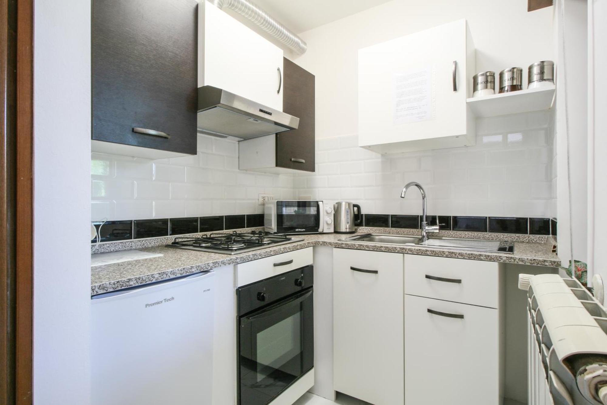 Residence Speedy Lovely Suites - 9 Appartamenti Fino A 52 Ospiti - Fiumicino Airport Aparthotel